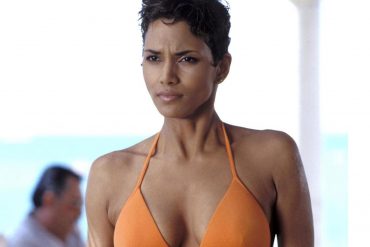 Dress Up like Halle Berry in Die Another Day Movie