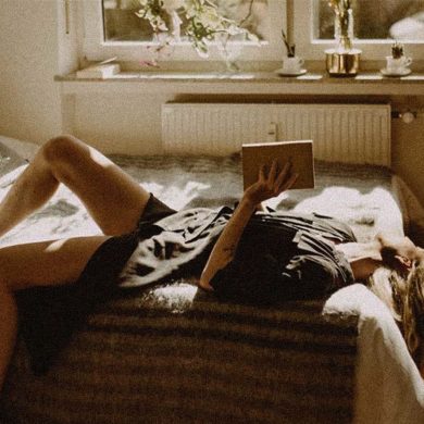 Quarantine Reading List kinga cichewicz unsplah